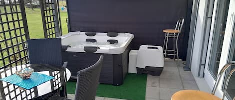 Family House, Multiple Bedrooms (Holiday Home Zala with Jacuzzi) | Outdoor dining