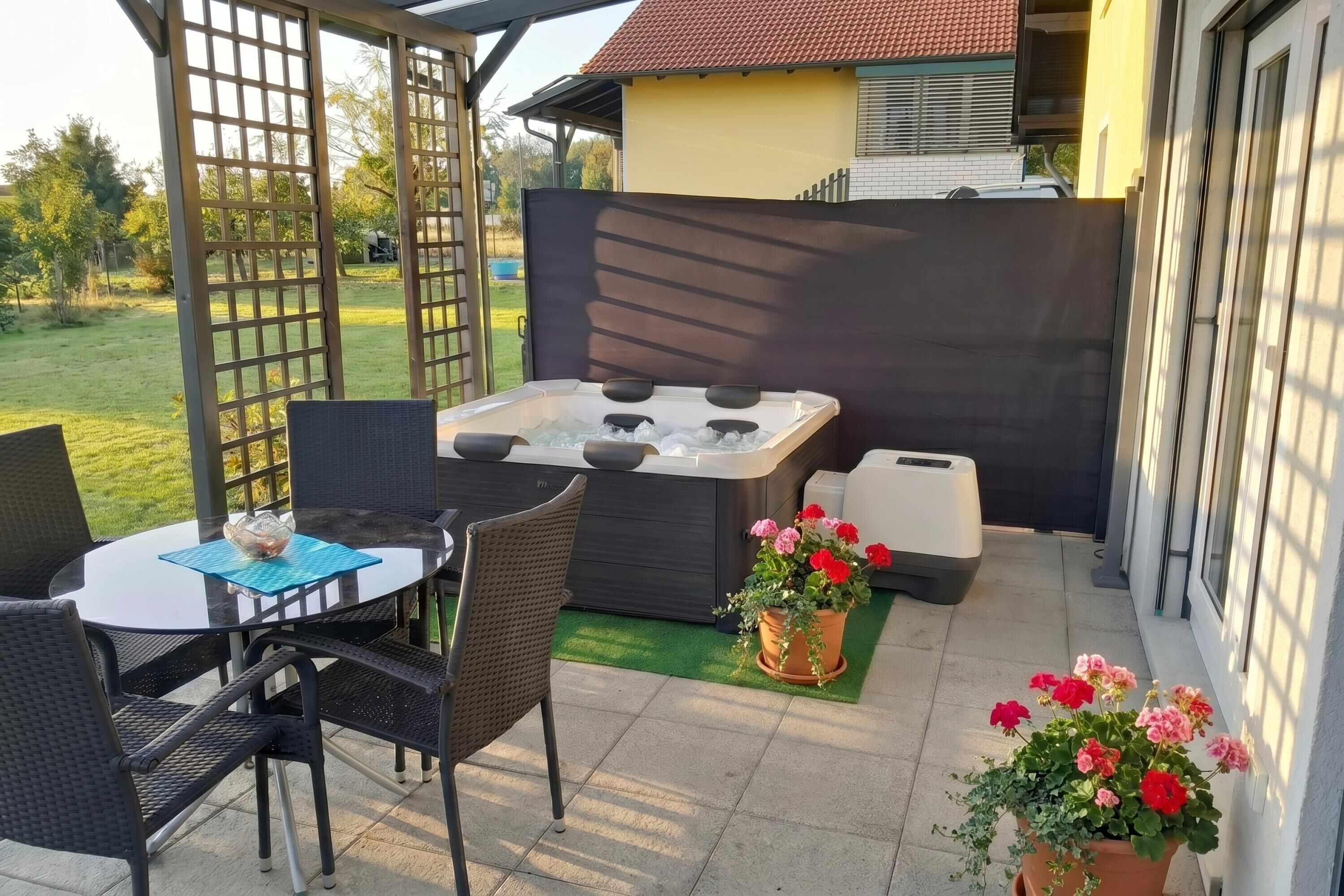 Familienhaus, Mehrere Schlafzimmer (Holiday Home Zala with Jacuzzi) | Speisen im Freien