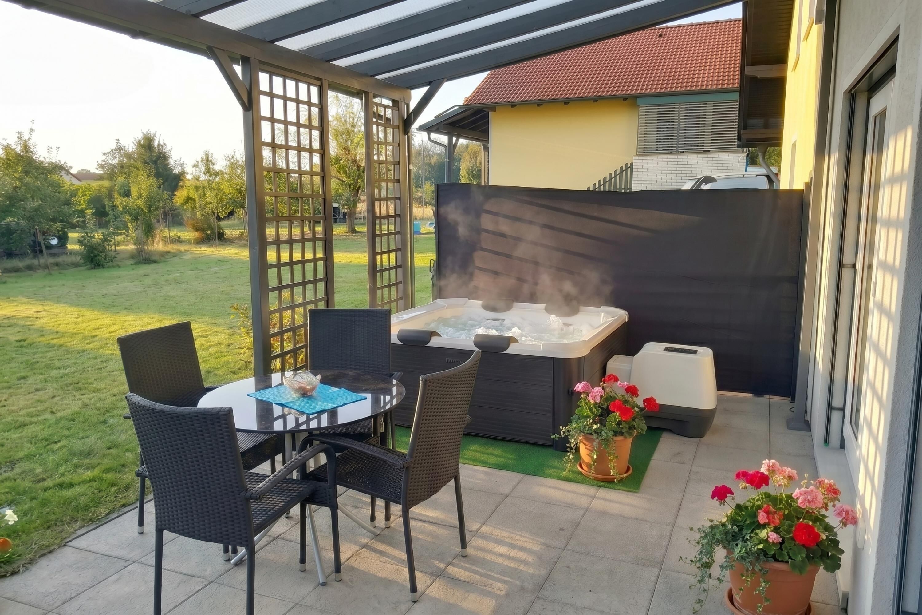 Familienhaus, Mehrere Schlafzimmer (Holiday Home Zala with Jacuzzi) | Speisen im Freien