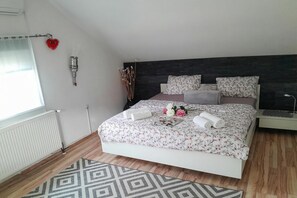 Casa familiar, varias habitaciones (Holiday Home Zala with Jacuzzi) | 2 dormitorios, tabla de planchar con plancha, wifi gratis y ropa de cama
