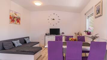 Family House, Multiple Bedrooms (Holiday Home Zala with Jacuzzi) | Interior