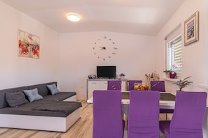 Family House, 2 Bedrooms, Fireplace (Holiday Home Zala with Jacuzzi) | Interior - Holiday Home Zala With Jacuzzi (Puconci)