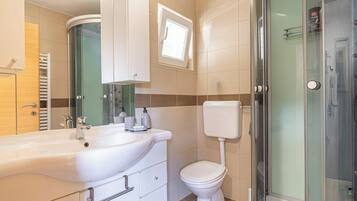 Family House, Multiple Bedrooms (Holiday Home Zala with Jacuzzi) | Bathroom | Shower, towels, soap, shampoo