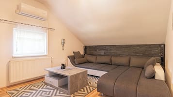 Flat-screen TV, fireplace