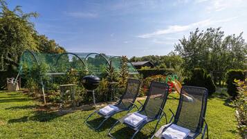 Rumah Keluarga, beberapa kamar (Holiday Home Zala with Jacuzzi) | Area BBQ/piknik