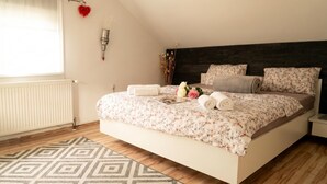Familiehus, 2 soverom, peis (Zala House with Jacuzzi & Garden)