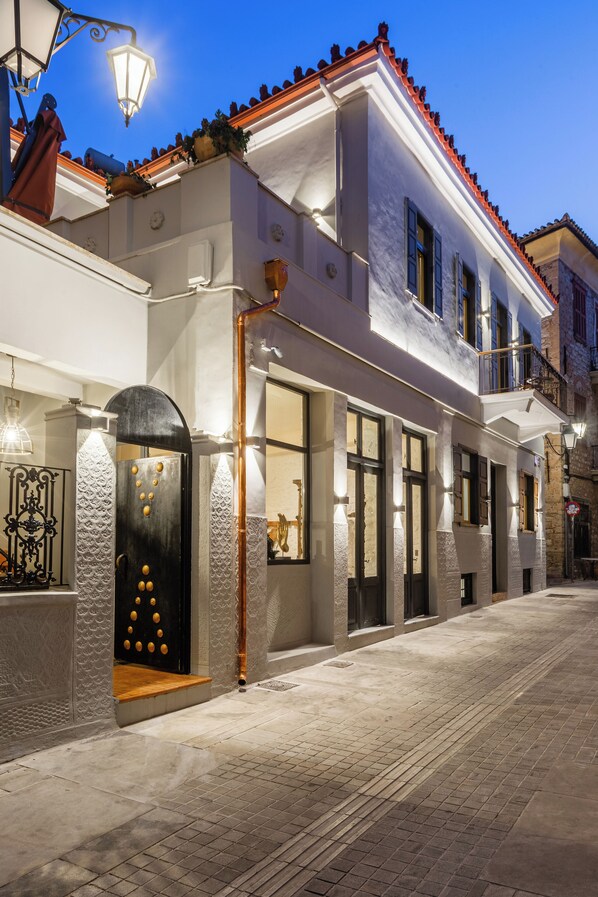 Exterior - Archo Nafplio Rooms & Suites (Nafplio)