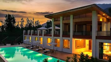 Seasonal outdoor pool