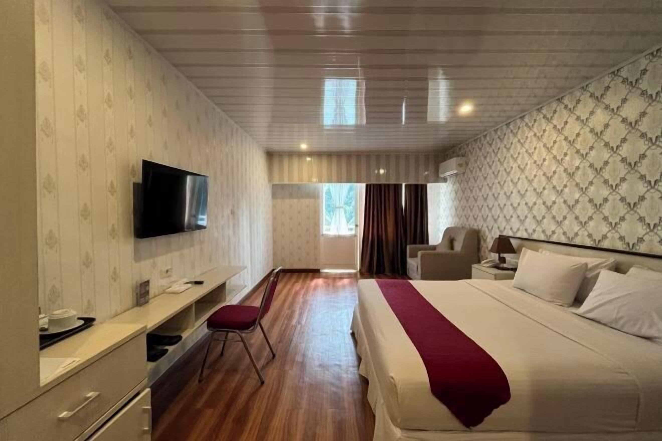 Escriptori, espai de treball apte per a portàtils i wifi gratuïta 