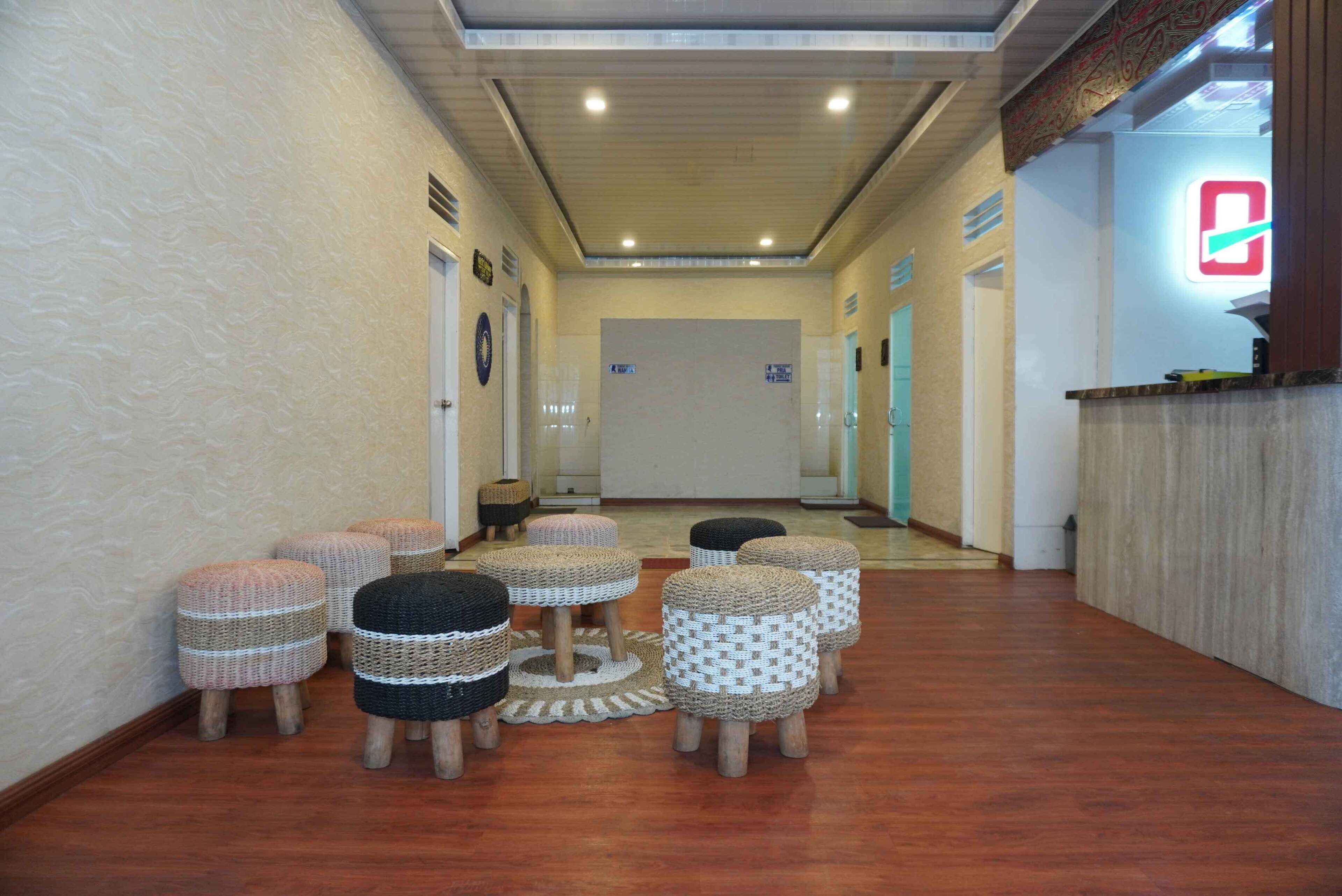 Coin salon dans le hall