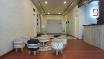 Coin salon dans le hall