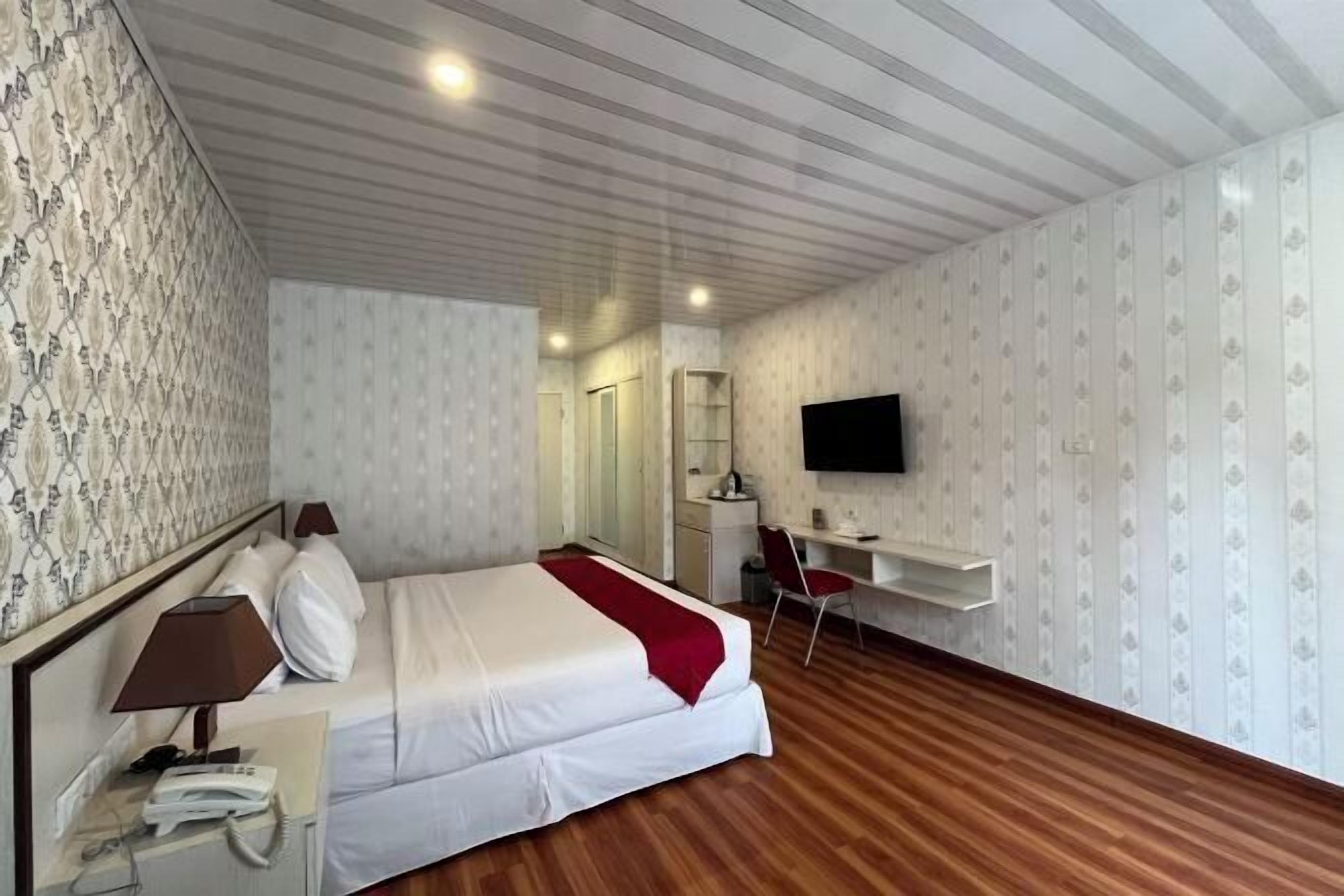 Desk, laptop workspace, free WiFi, bed sheets