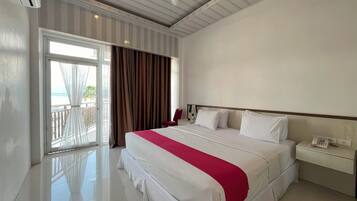 Family Suite | Desk, laptop workspace, free WiFi, bed sheets