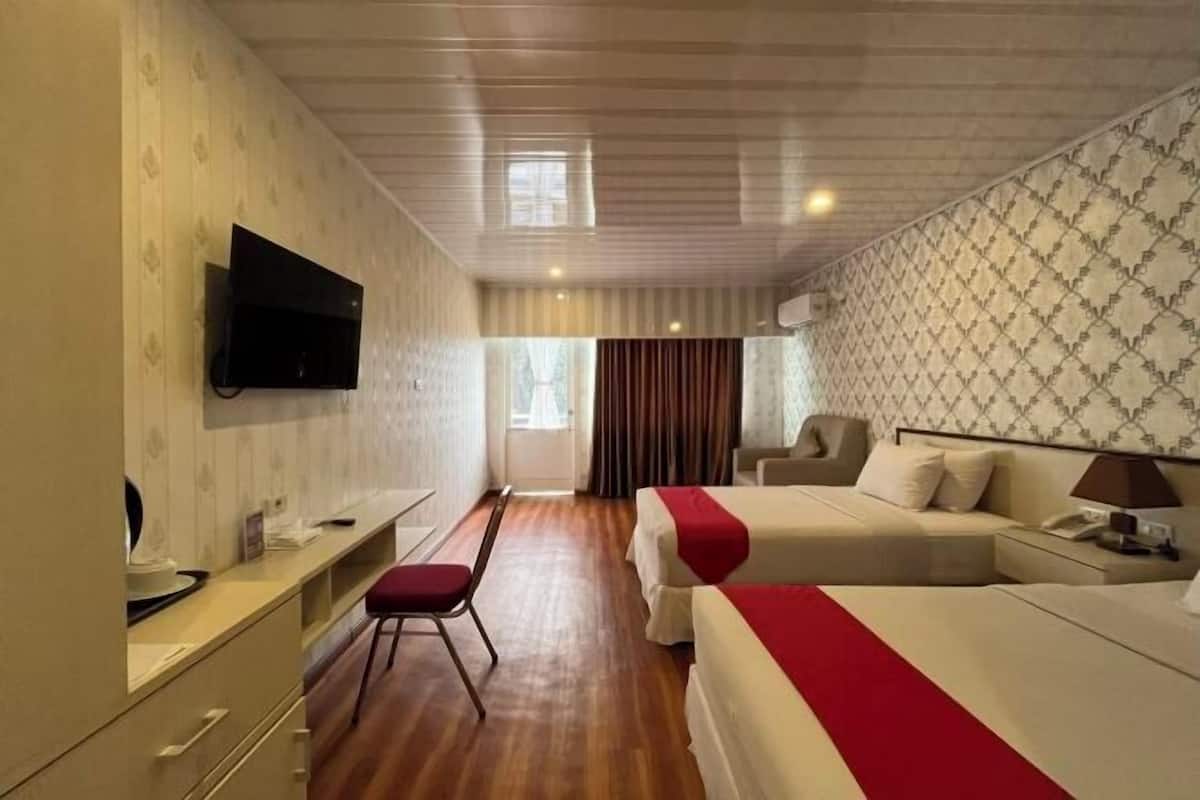 Bureau, espace de travail pour ordinateur portable, Wi-Fi gratuit