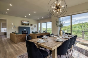 Dining - Unbeatable Cabin: Panoramic Paradise - Games - Long Range Views! (Sevierville)
