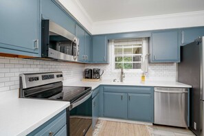 冰箱、微波炉、烤箱、炉灶