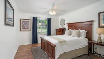 3 bedrooms, desk, iron/ironing board, WiFi