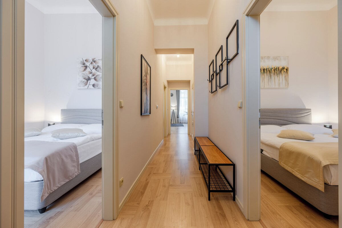 Suite, 2 Bedrooms | Seterika/papan seterika, Wi-fi percuma 