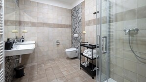 Căn hộ | Phòng tắm | Máy sấy tóc, khăn tắm, xà phòng, dầu gội