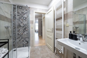 A bathroom with a shower, toilet, and sink. - Palace Petrarca Apartments (Prague)
