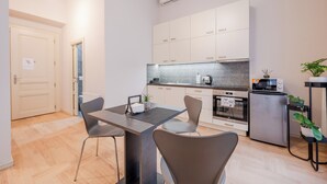 Căn hộ, 1 phòng ngủ | Bếp riêng | Tủ lạnh, lò vi sóng, lò nướng, bếp nấu