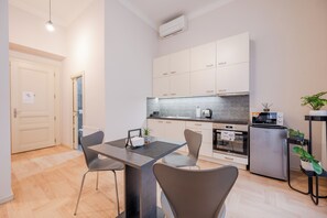 Apartment, 1 Schlafzimmer | Eigene Küche | Großer Kühlschrank, Mikrowelle, Ofen, Herdplatte