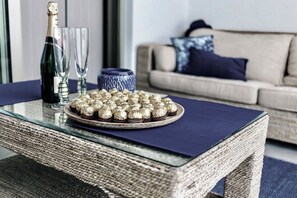 Smart TV, books, stereo - Villa White Whale | The Pearl of La Caleta (Costa Adeje)