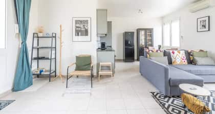44 m2 air-conditioned apartment with terrace not overlooked