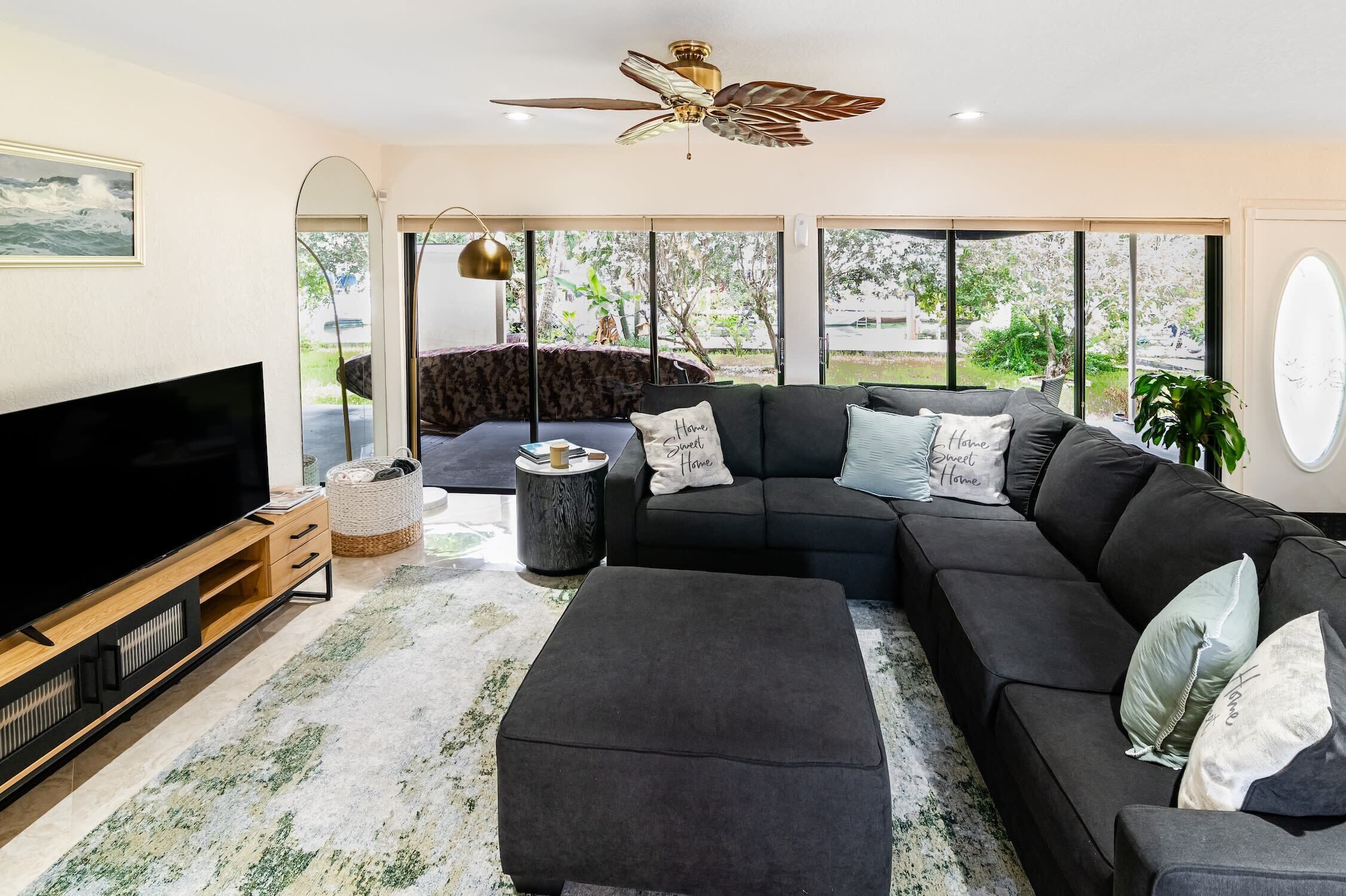 Smart TV, books, offices