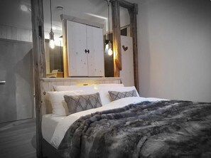 3 chambres, bureau, Wi-Fi, draps fournis