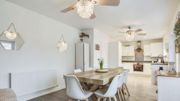 House | Dining - Tranquil Retreat in Swansea Countryside (Swansea)