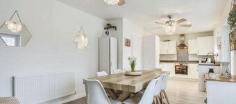 Tranquil Retreat in Swansea Countryside