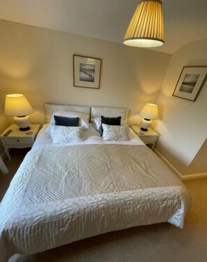 Iron/ironing board, bed sheets