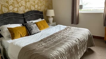 Standard Double Room, 1 Double Bed | Iron/ironing board, bed sheets