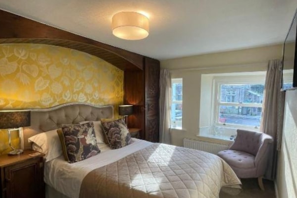 Bàn ủi/dụng cụ ủi quần áo