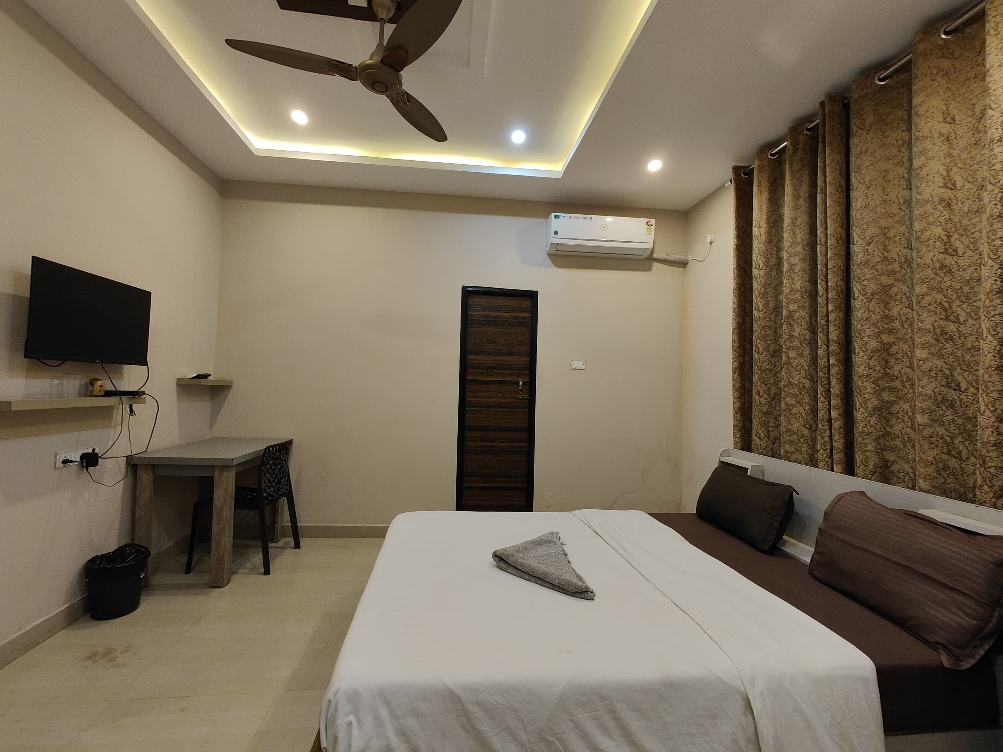 Deluxe Single Room, 1 Bedroom, Smoking, Air conditioning