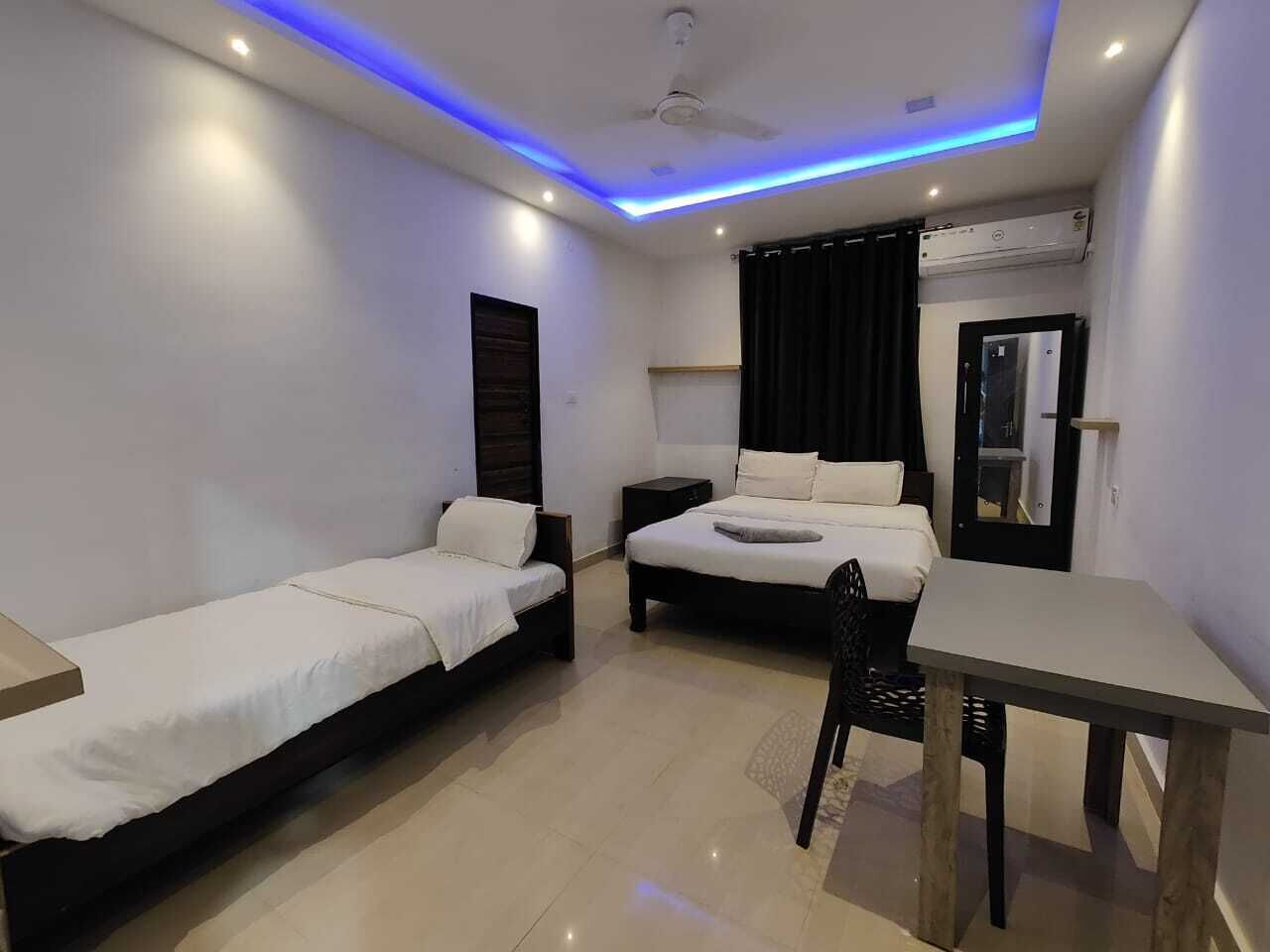 Deluxe Single Room, 1 Bedroom, Smoking, Air conditioning | Laptop workspace, bed sheets