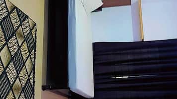 Deluxe Single Room, 1 Bedroom, Smoking, Air conditioning | Laptop workspace, bed sheets