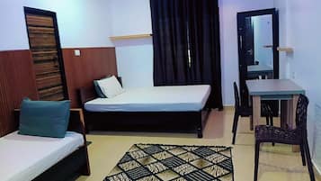 Kamar Single Deluks, 1 kamar tidur, Boleh Merokok, AC | Ruang kerja ramah laptop dan seprai linen