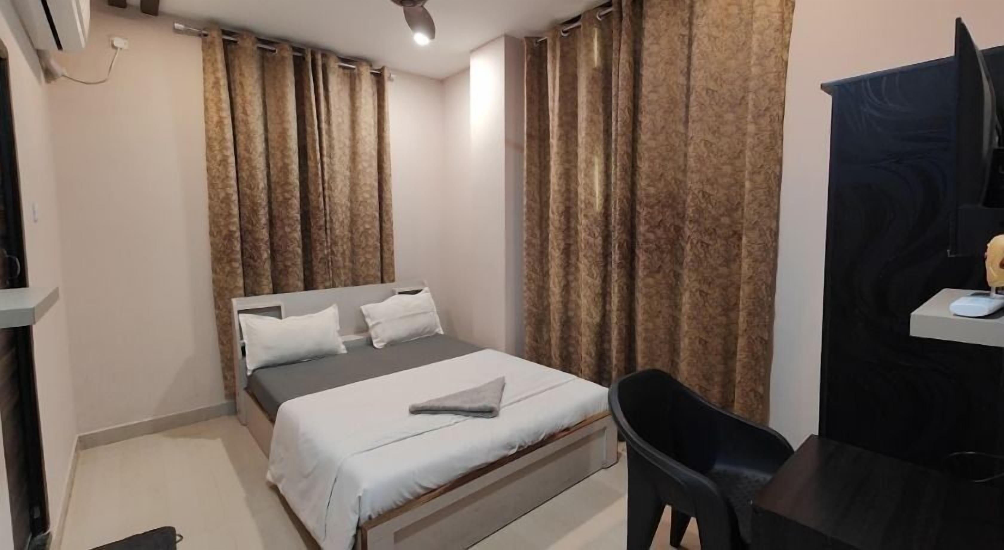 Basic Single Room, Multiple Bedrooms, Smoking