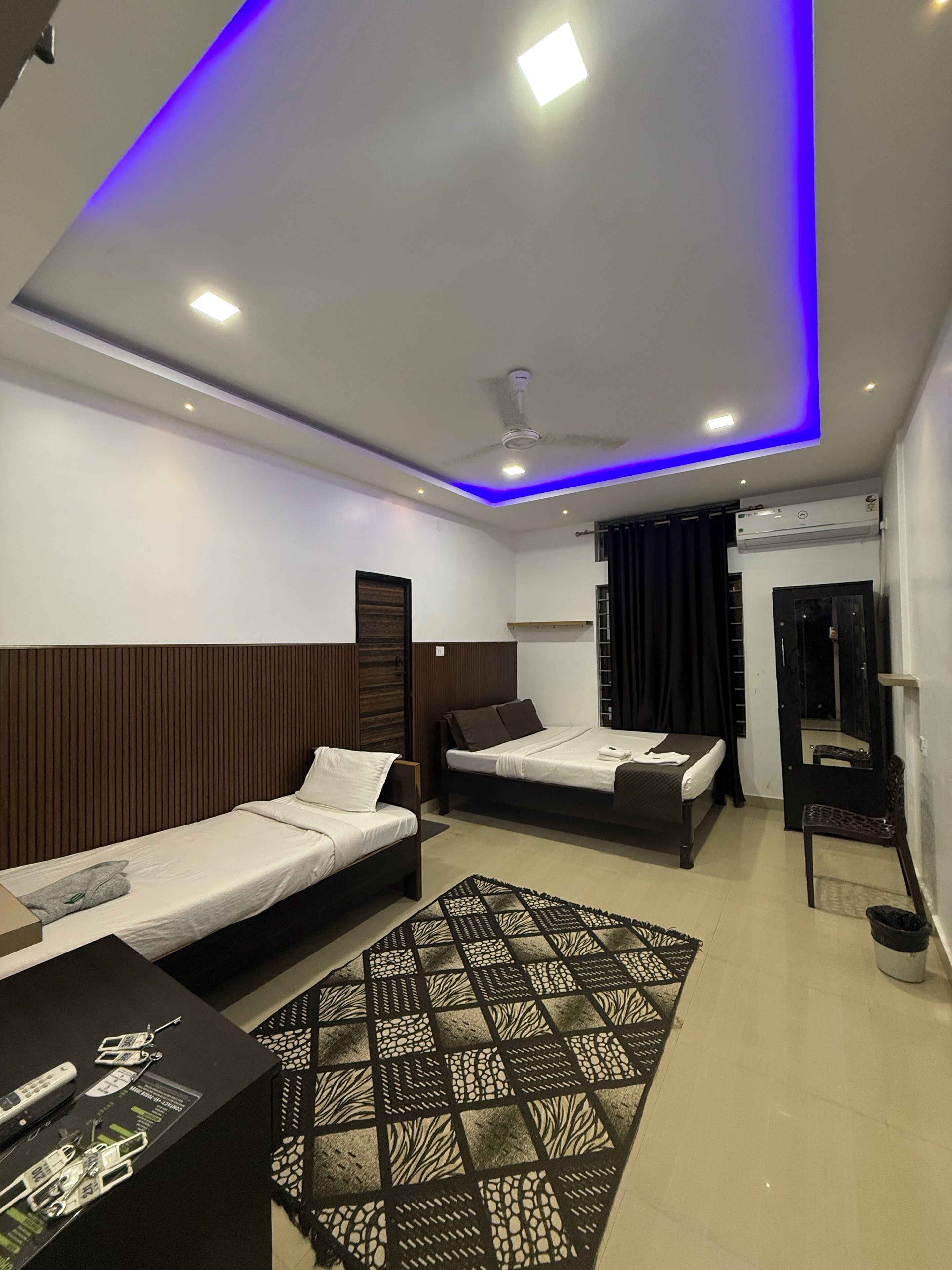 Habitació individual Deluxe, 1 dormitori, fumadors, aire condicionat | Espai de treball apte per a portàtils i roba de llit 