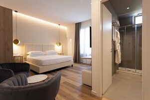 Habitación Deluxe con 1 cama doble o 2 individuales | Caja fuerte y mobiliario individual