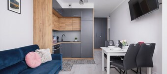 Cozy Laszkiewicza Apartment by Renters