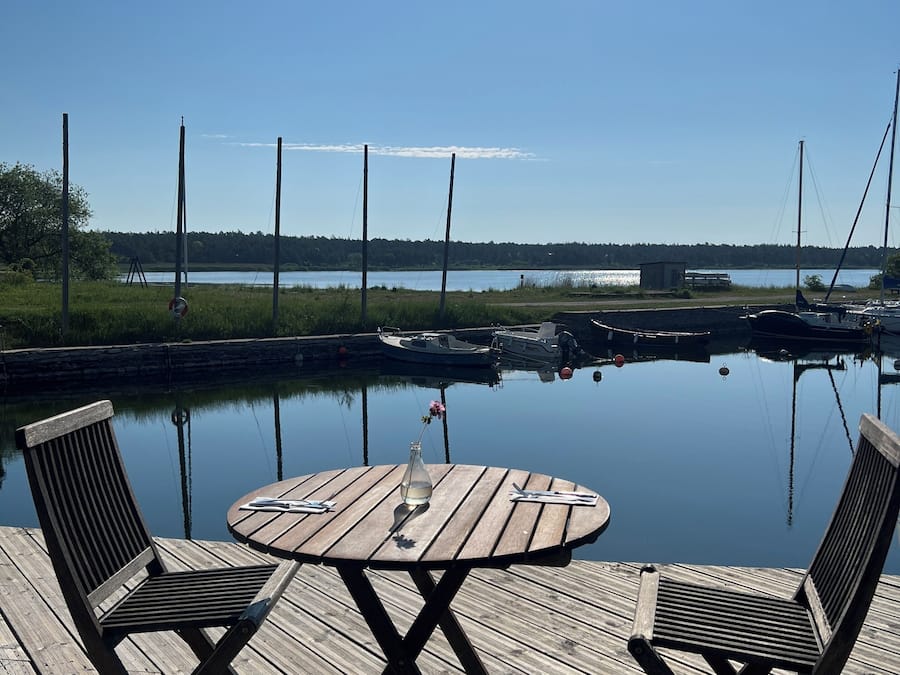 HĂ€r finns 2 restauranger som serverar frukost.