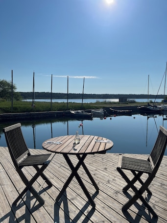 2 restaurants, breakfast served