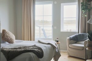 Design Double Room, 1 Queen Bed, Breakfast Included | Individually decorated, individually furnished, blackout drapes
