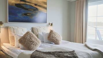 Design Double Room, 1 Queen Bed, Breakfast Included | 2 bedrooms, individually decorated, individually furnished