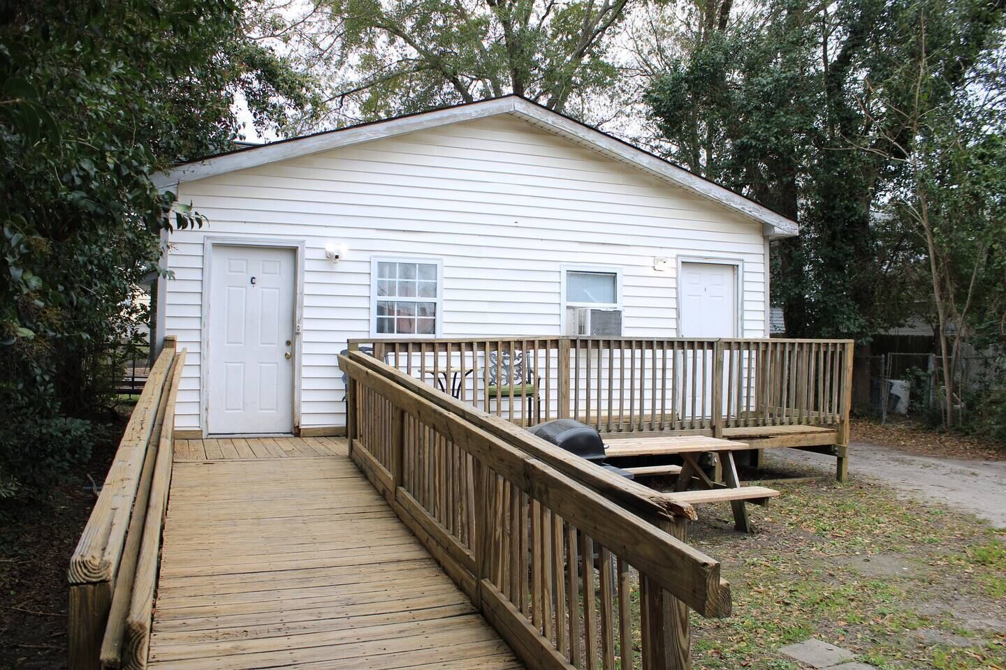 This apartment is a 1 bedroom(s), 1 bathrooms, located in Wilmington, NC.