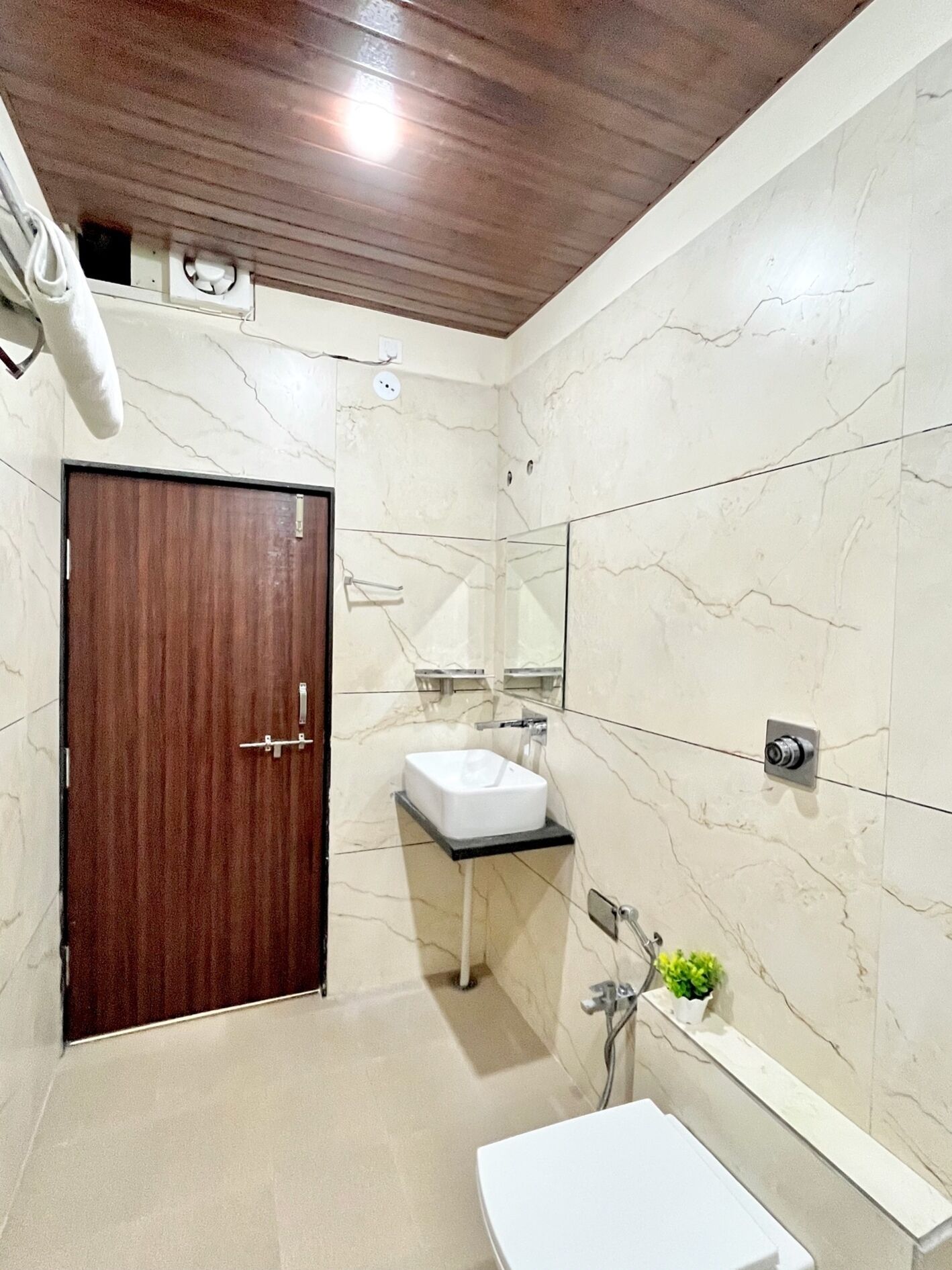 デラックス ルーム | バスルーム | シャワー、タオル、石鹸、シャンプー