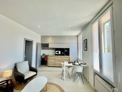 Apartment near Monaco, modern, sunny, sea view, 35m², separate entrance.